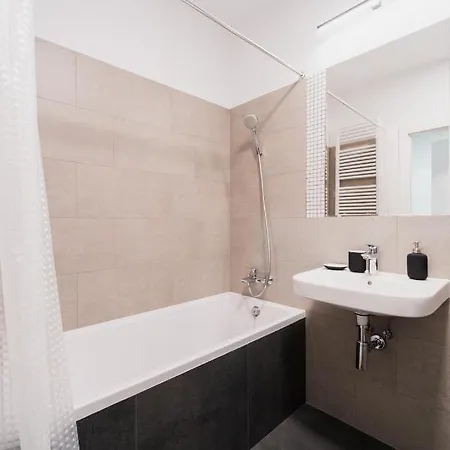 Apartament Hallera - 70m - 3 Pokoje - Winda - Garaz - Nowe Osiedle Appartement