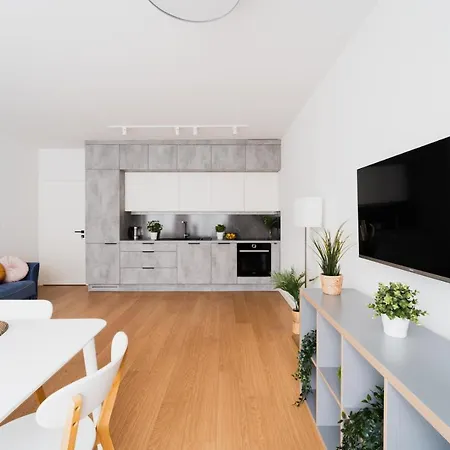 Apartament Hallera - 70m - 3 Pokoje - Winda - Garaz - Nowe Osiedle Appartement *