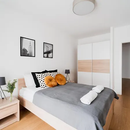 Apartament Hallera - 70m - 3 Pokoje - Winda - Garaz - Nowe Osiedle * Wroclaw