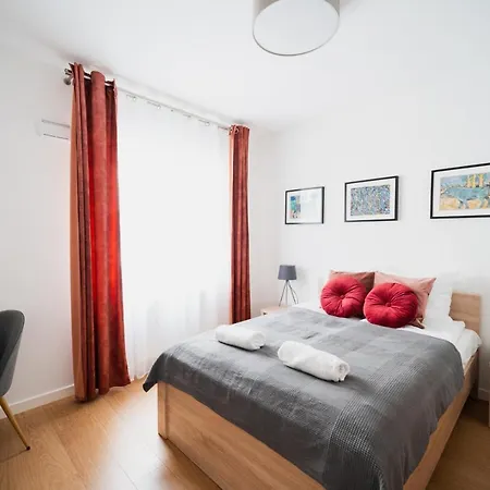 Apartament Hallera - 70m - 3 Pokoje - Winda - Garaz - Nowe Osiedle *