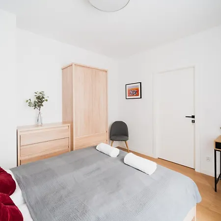 Apartment Apartament Hallera - 70m - 3 Pokoje - Winda - Garaz - Nowe Osiedle Wroclaw