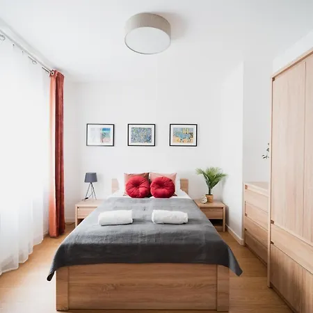 Apartament Hallera - 70m - 3 Pokoje - Winda - Garaz - Nowe Osiedle Wroclaw