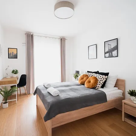 Apartament Apartament Hallera - 70m - 3 Pokoje - Winda - Garaz - Nowe Osiedle