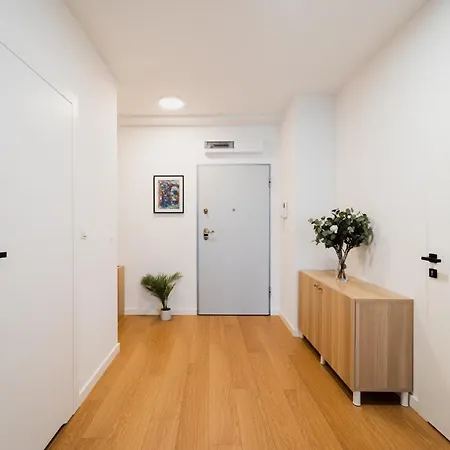 Apartament Hallera - 70m - 3 Pokoje - Winda - Garaz - Nowe Osiedle Apartment *