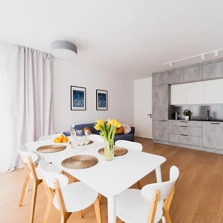 Apartment Apartament Hallera - 70m - 3 Pokoje - Winda - Garaz - Nowe Osiedle